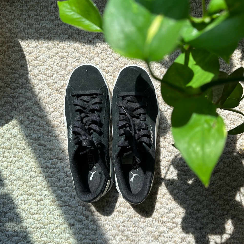 Women’s Puma Black & White Sneakers |Size: 7.5 | No wear and tear